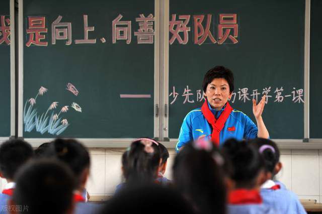 也难怪恋爱片子永久不缺不雅众，不克不及说满是独身男女为了相信真爱的存在而进献了多半票房，但最少得感激她们，再狗血的恋爱片子也会有人发生共识哭得淅沥哗啦，唉，谁让大都剩男剩女们都是豪情充分又无处宣泄的感情动物啊。